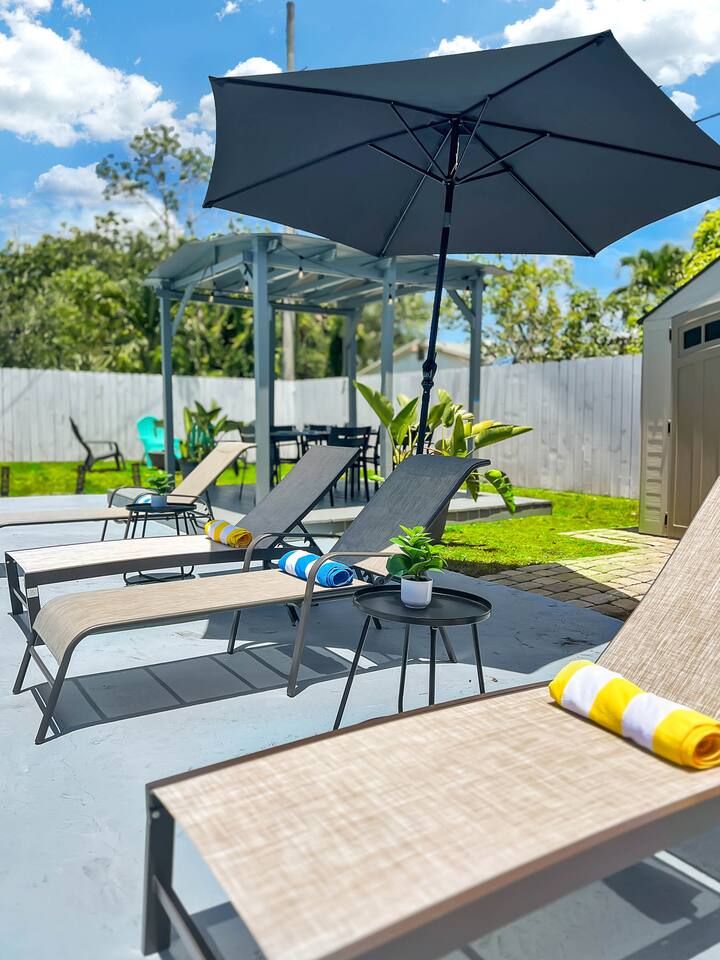 Home in Hollywood property photo 3