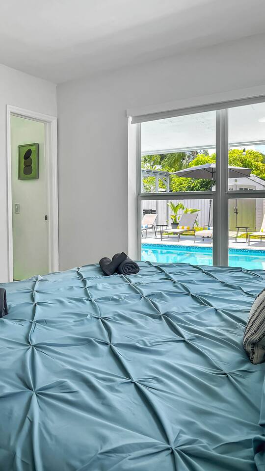 Home in Hollywood property photo 4
