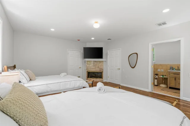 BEDROOM image 1