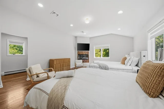BEDROOM image 1