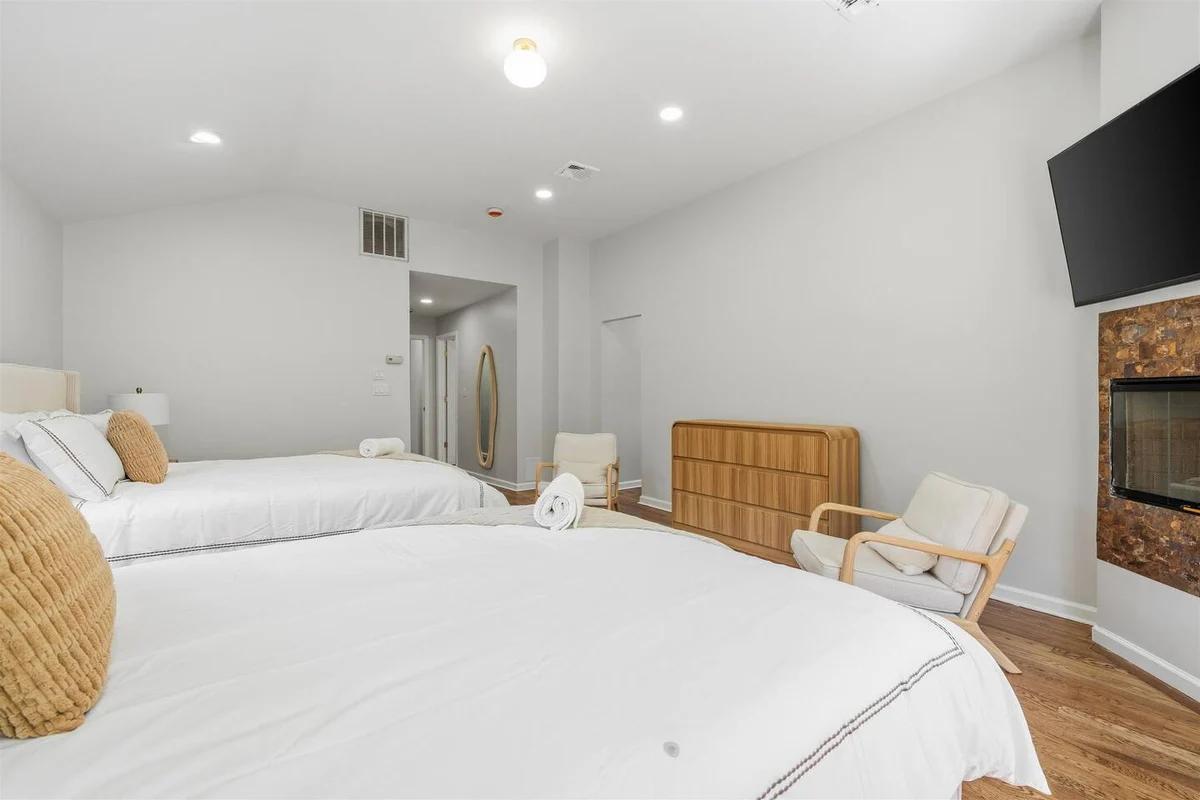 BEDROOM image 1