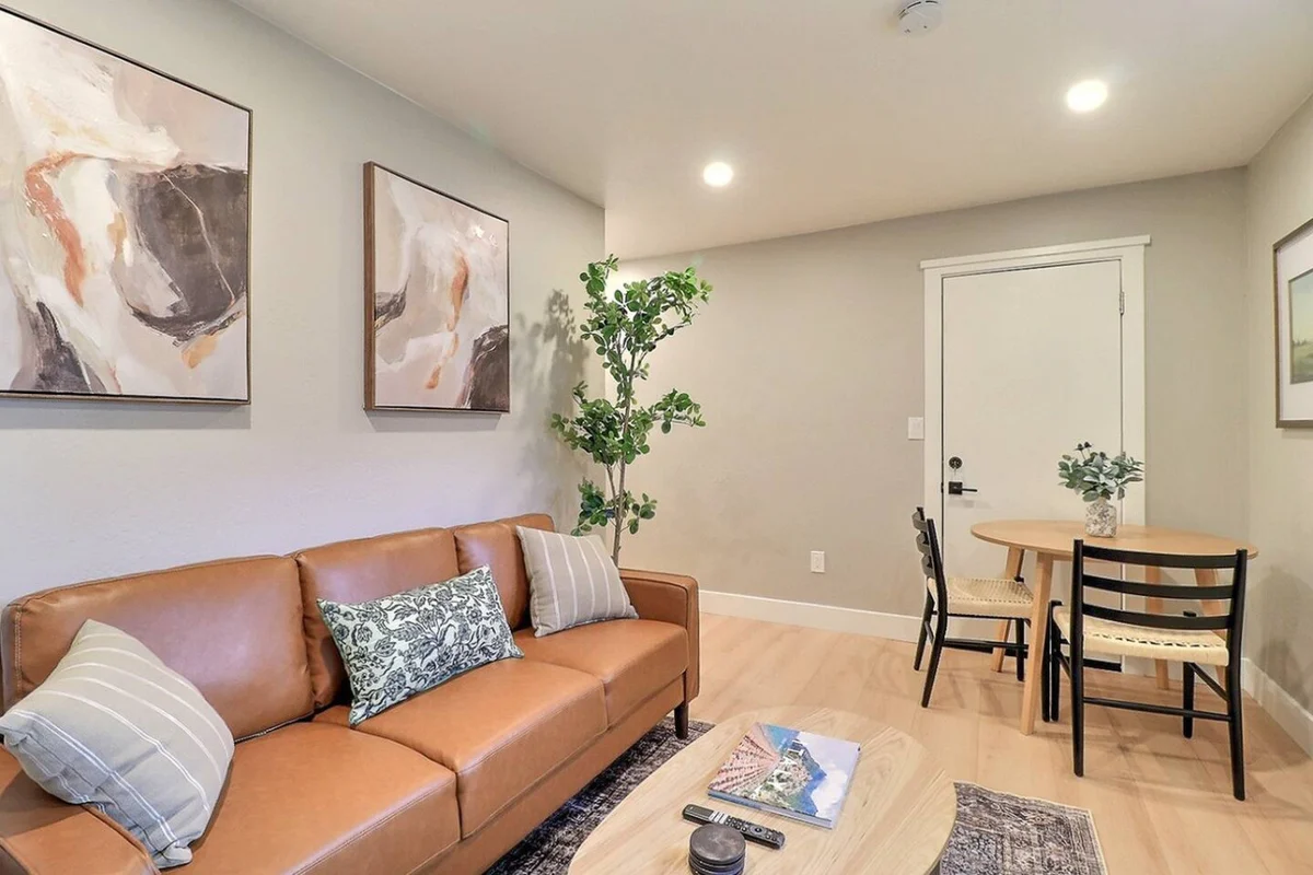 Home in Pleasant Hill property photo 2