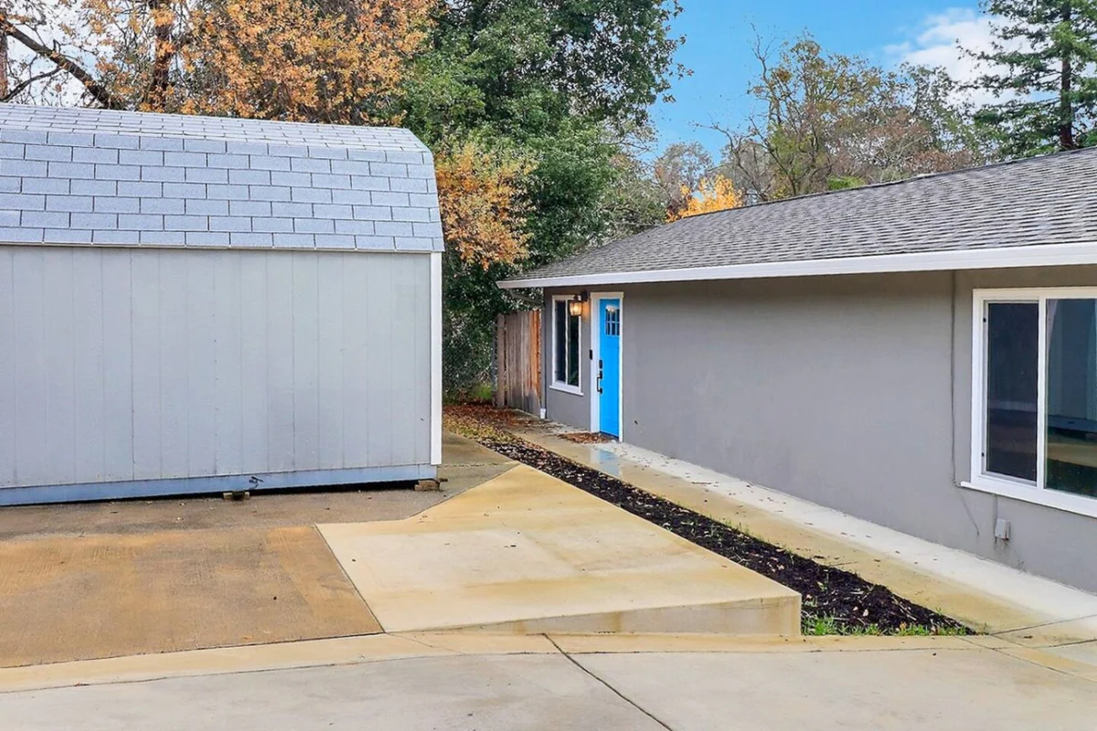 Home in Pleasant Hill property photo 5