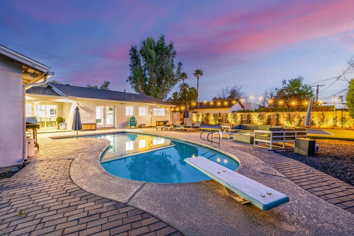 Home in Phoenix property photo 2
