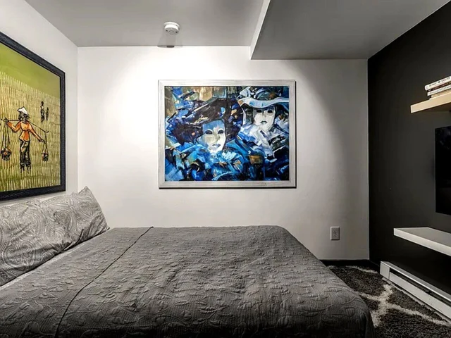 Bedroom 6 image 1