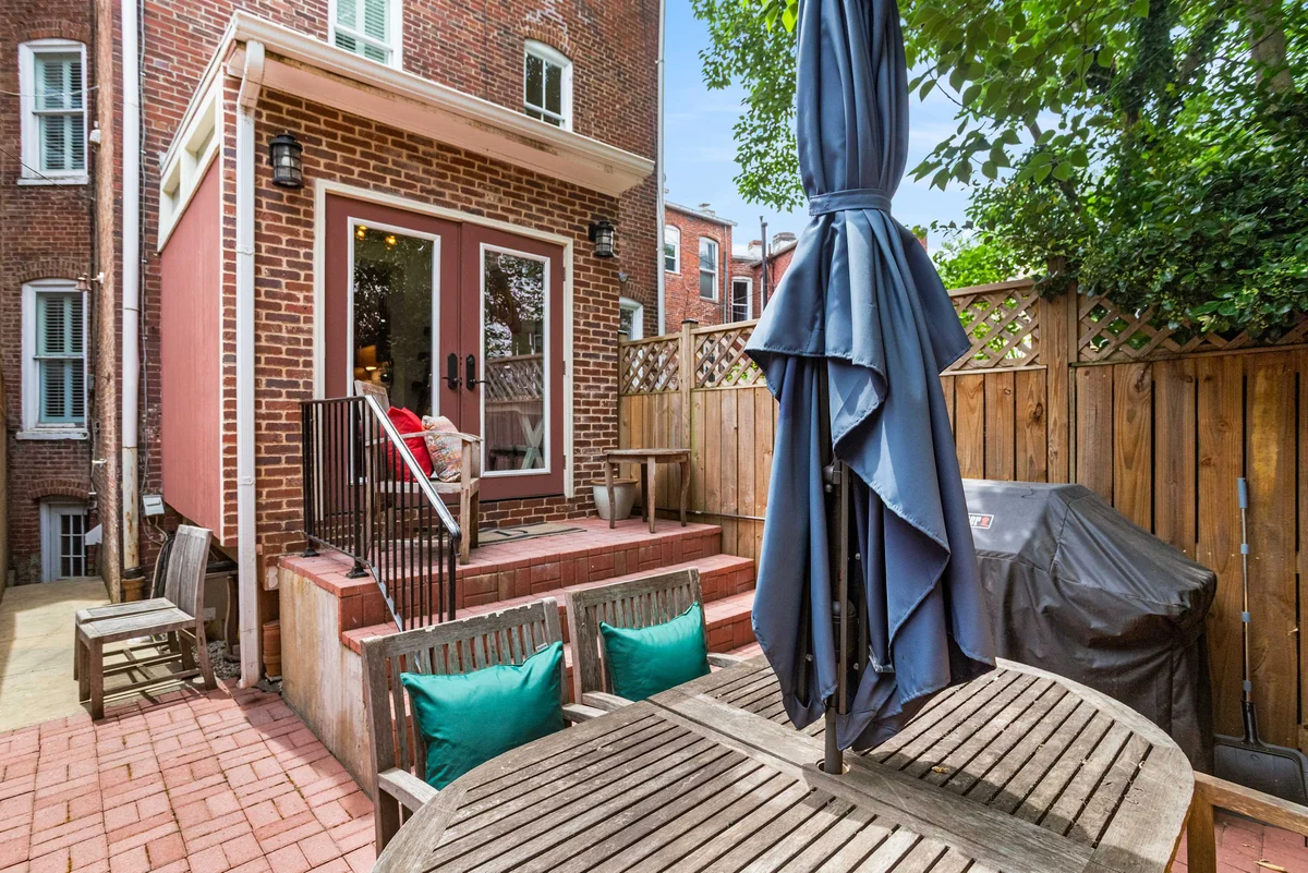 Apartment in District of Columbia property photo 3