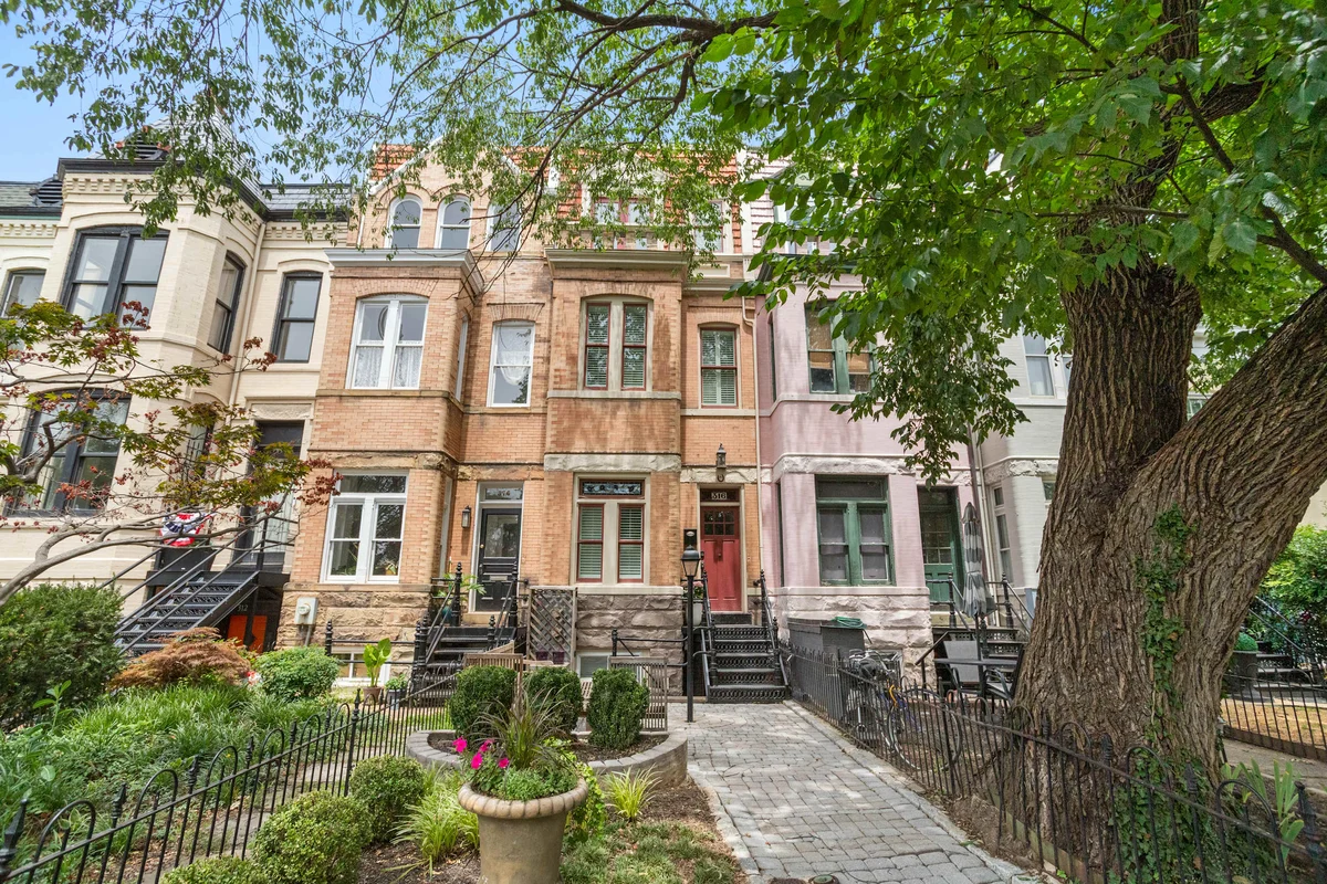 Apartment in District of Columbia property photo 4