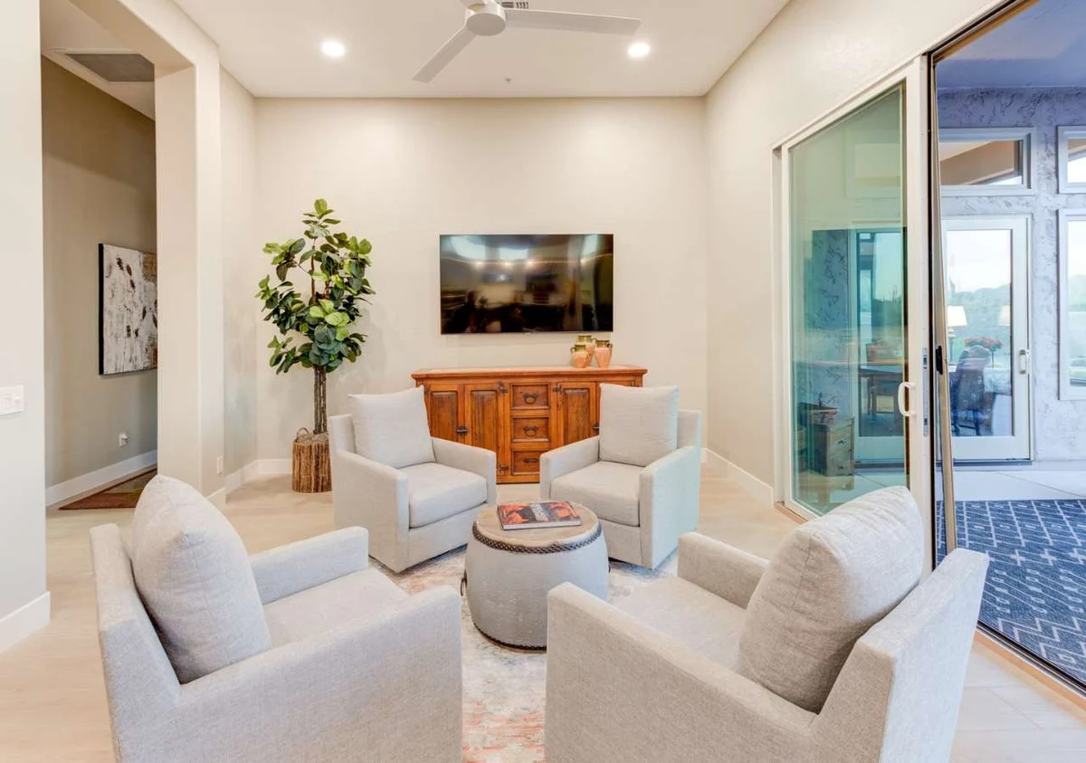 Home in Scottsdale property photo 2