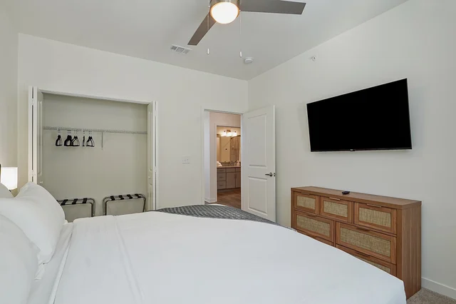 Bedroom 2 image 1