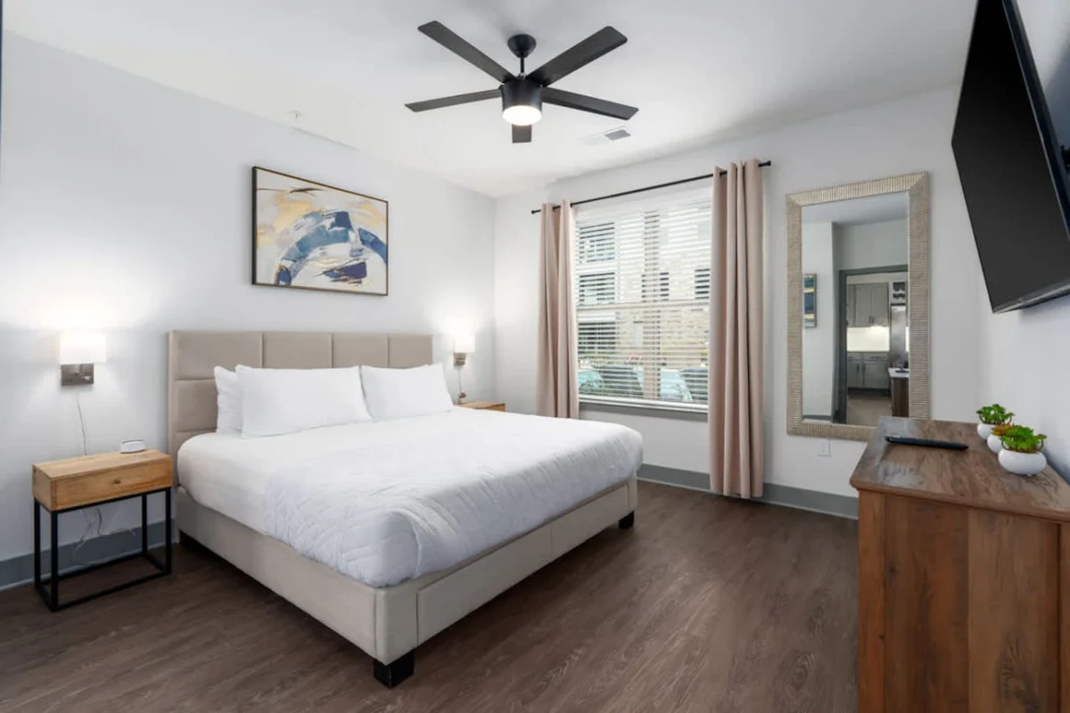Bedroom 1 image 1
