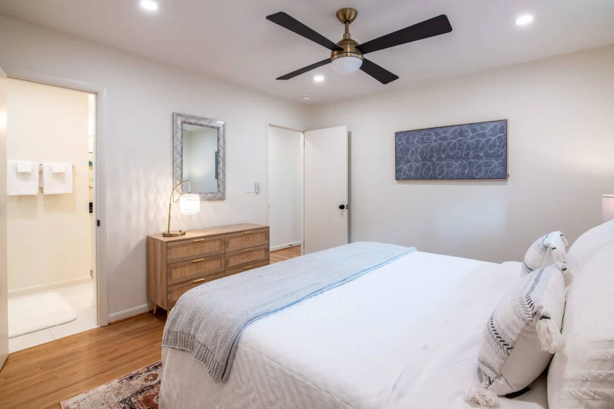 Bedroom 1 image 1