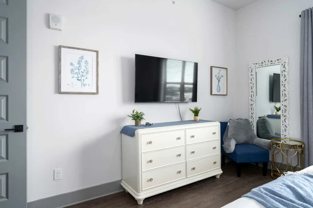 Bedroom 1 image 1