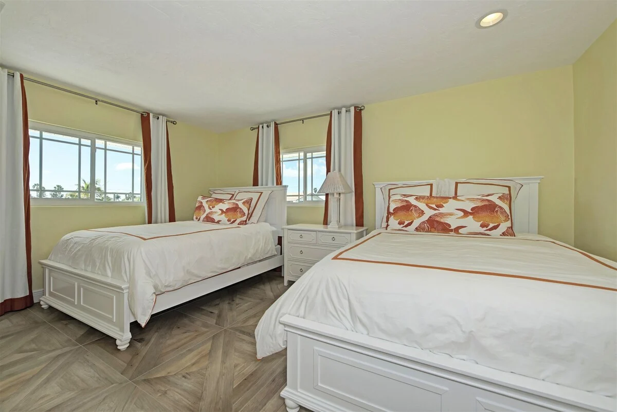 Bedroom 2 image 1