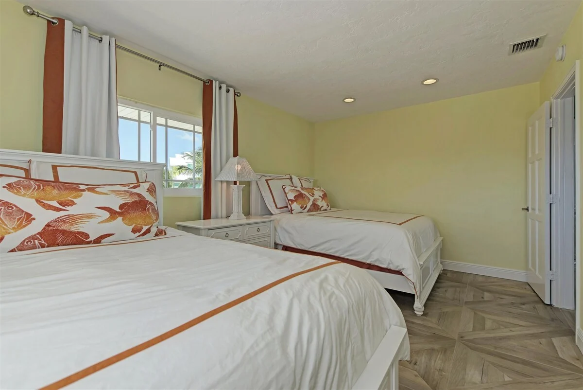 Bedroom 3 image 1
