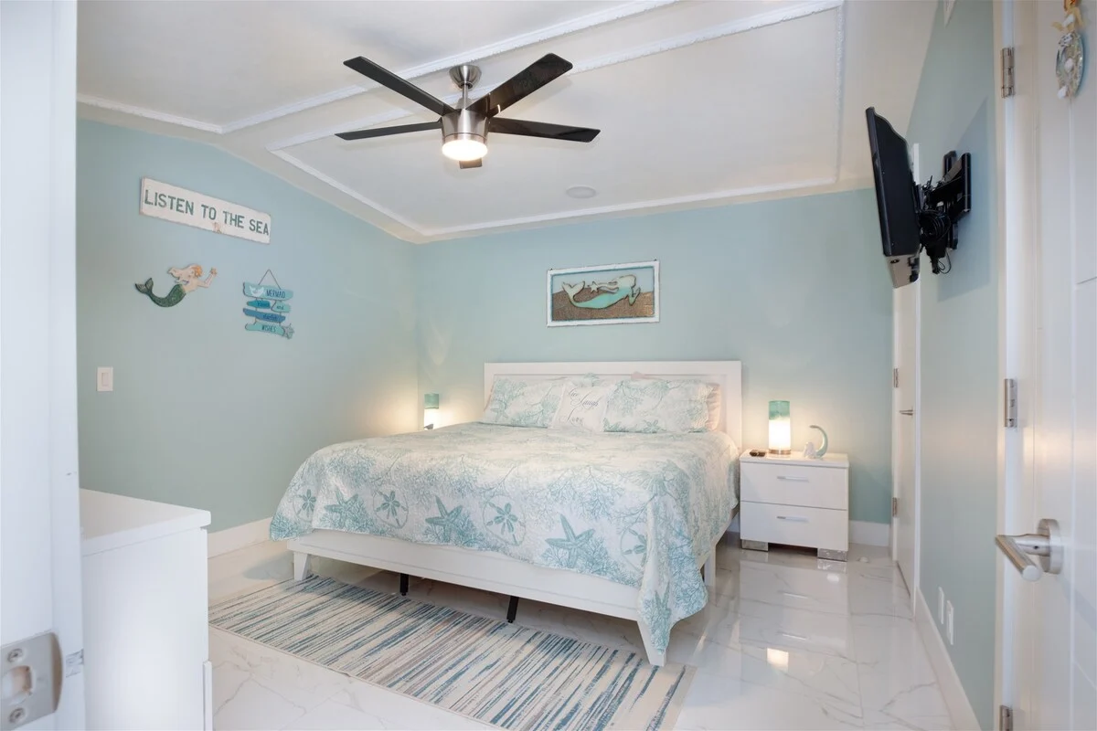 Bedroom 2 image 1