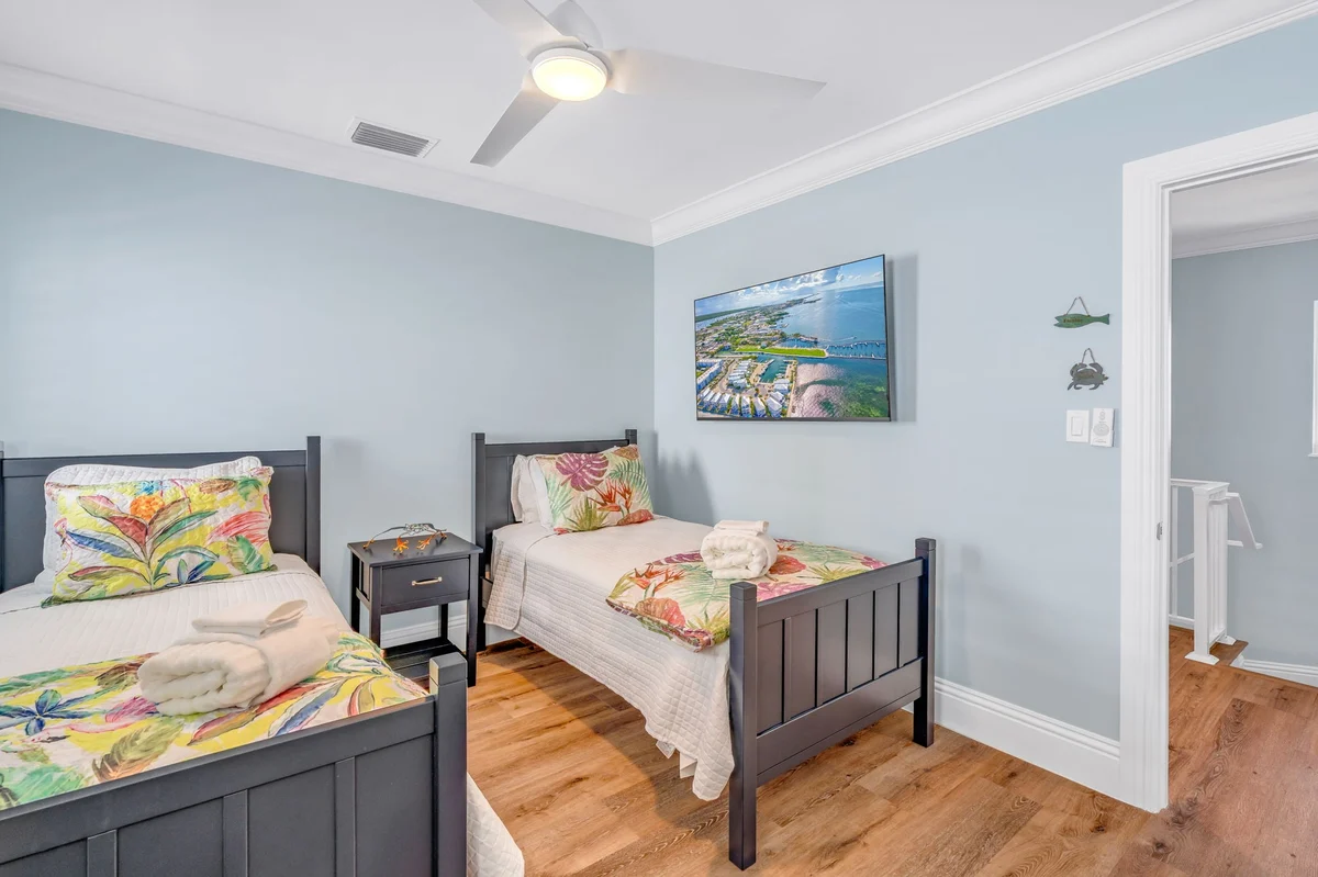 Bedroom 1 image 1