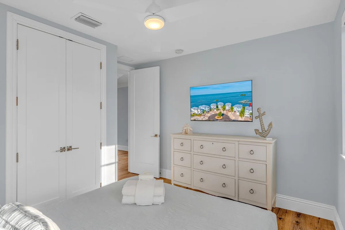 Bedroom 1 image 1