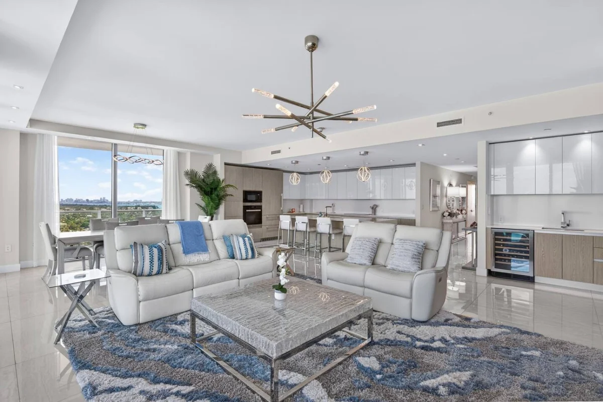 Home in Riviera Beach property photo 2