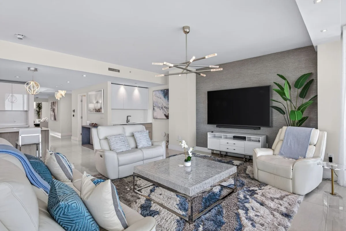 Home in Riviera Beach property photo 3