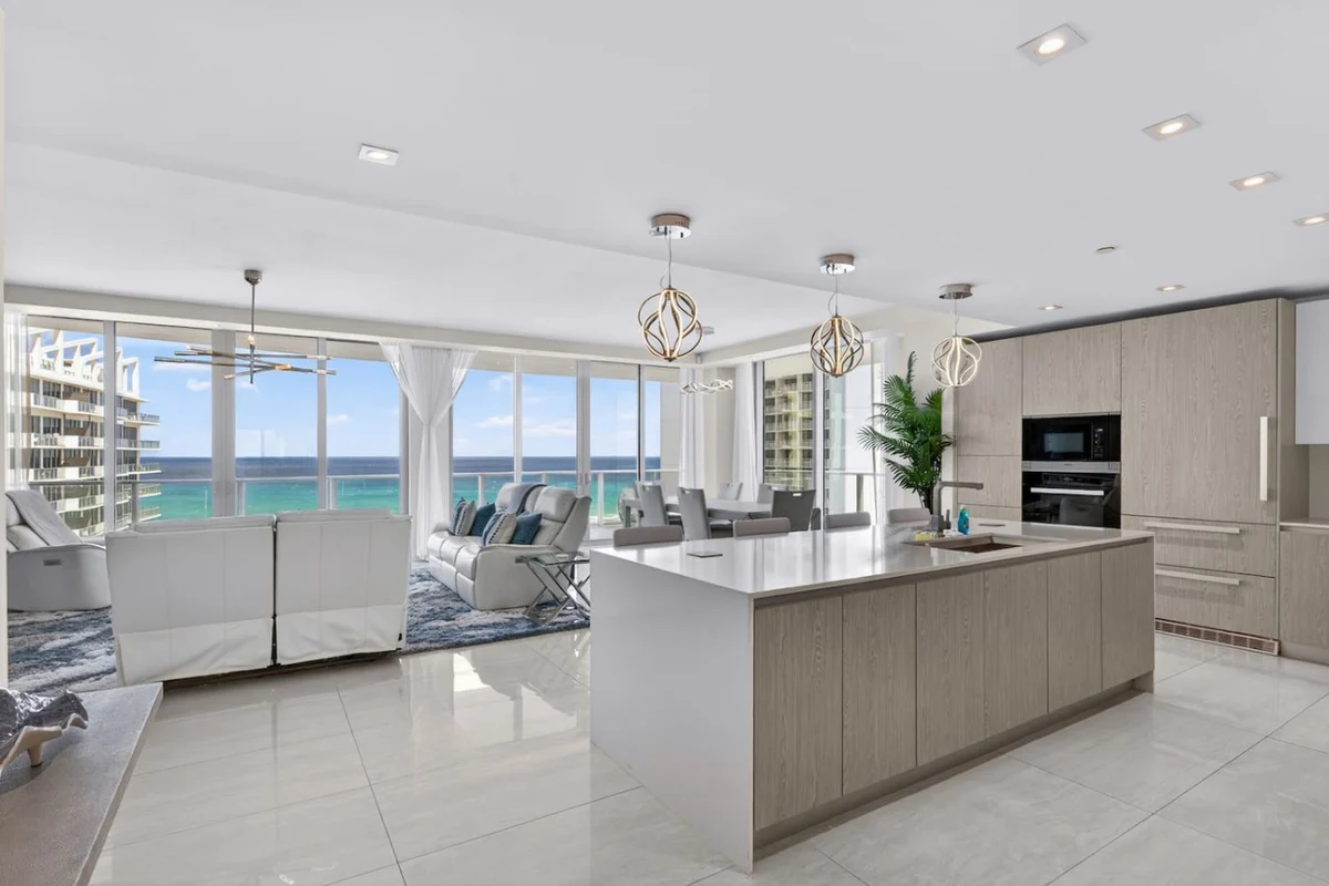 Home in Riviera Beach property photo 4