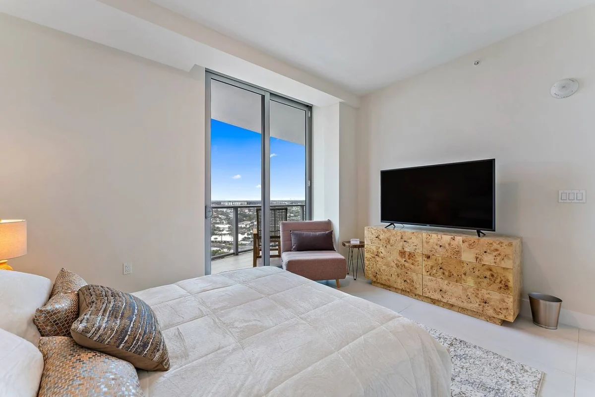 Bedroom 1 image 1