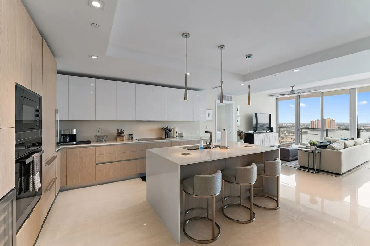 Home in Riviera Beach property photo 2
