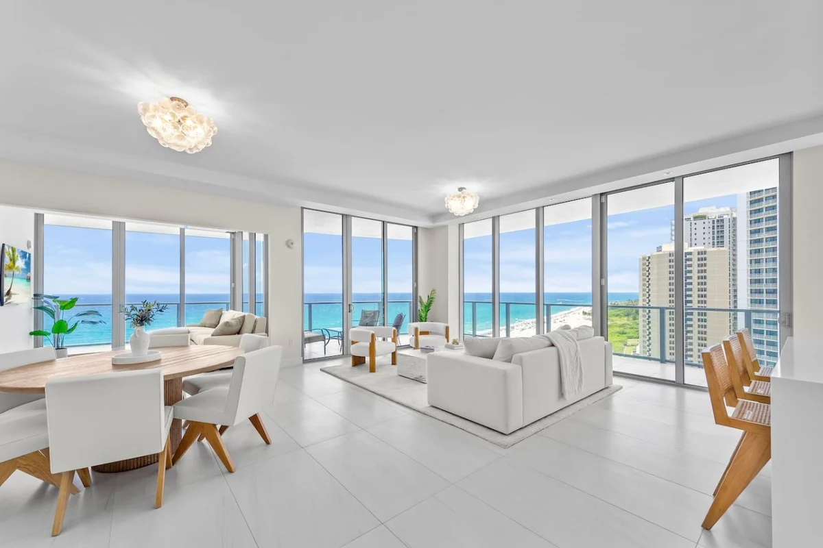 Home in Riviera Beach property photo 2