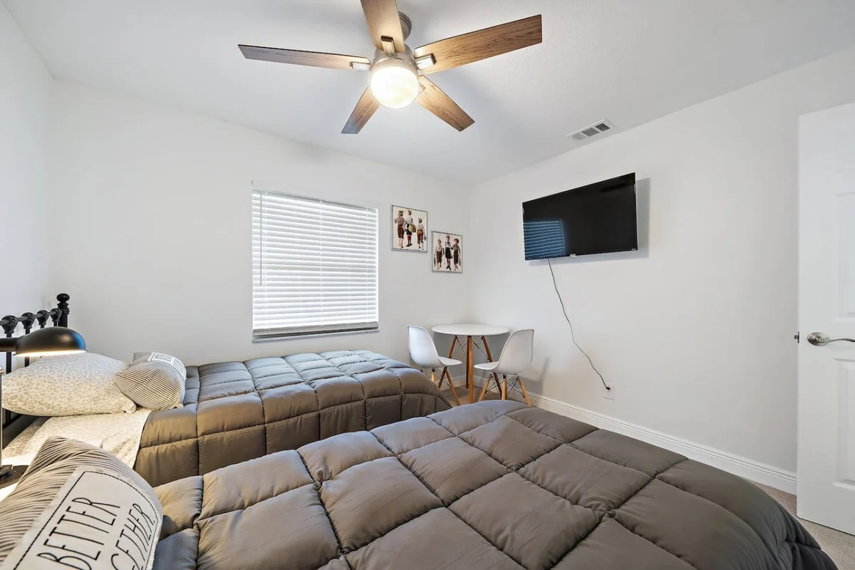 Bedroom 3 image 1
