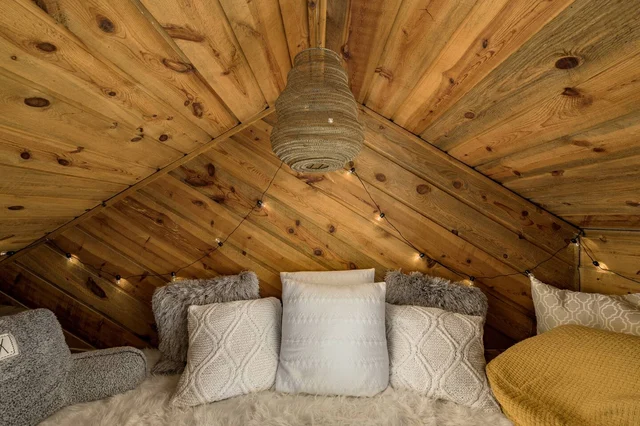 BEDROOM image 1