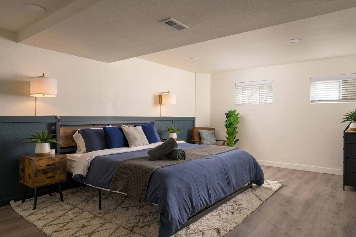 Cozy 1BR King Bed w/ Kitchen Near RiNo