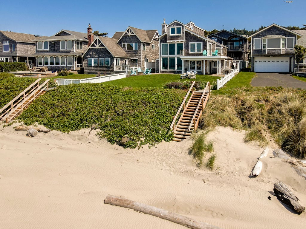 Home in Cannon Beach property photo 2