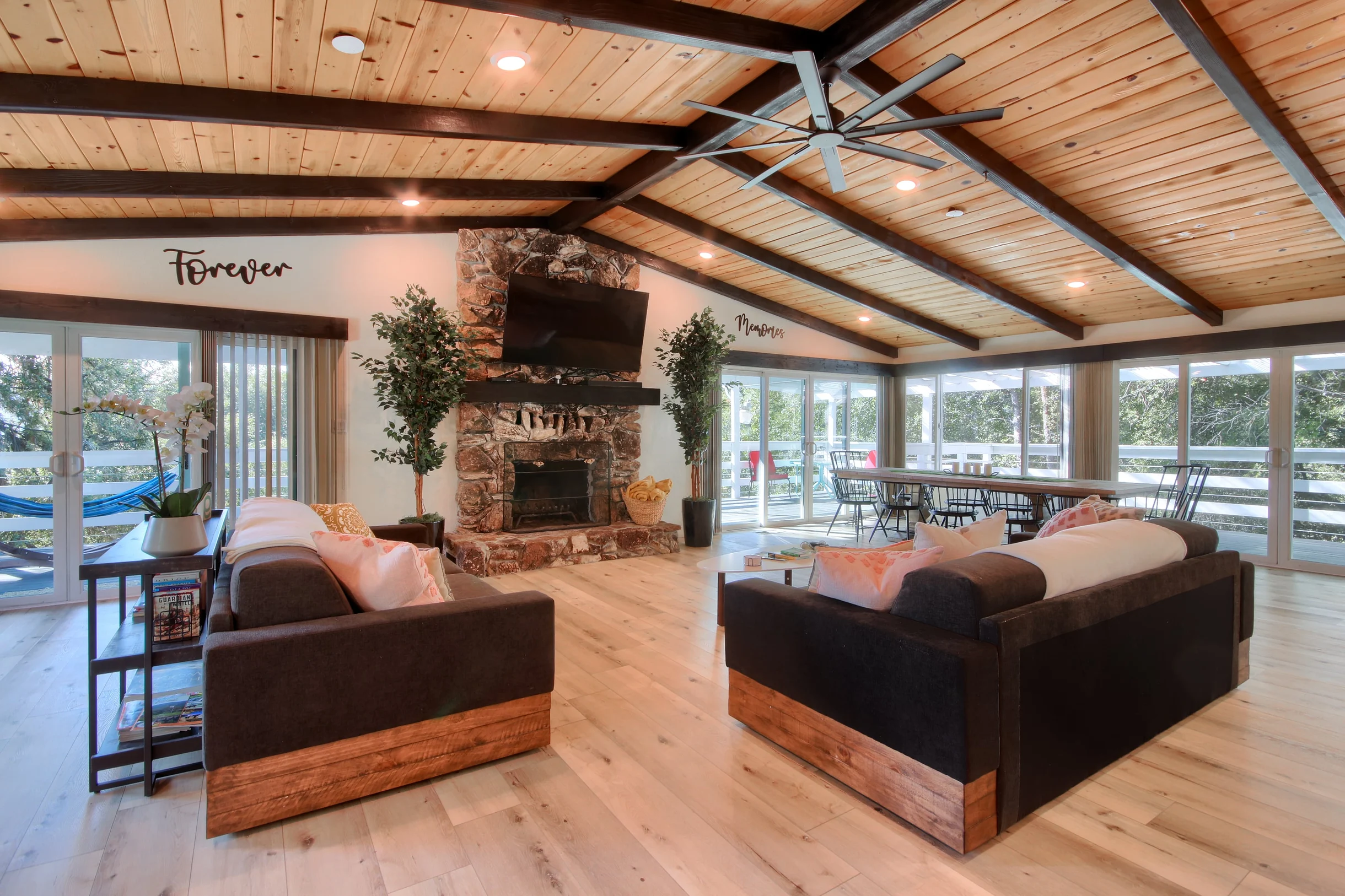 Home in Oakhurst property photo 2