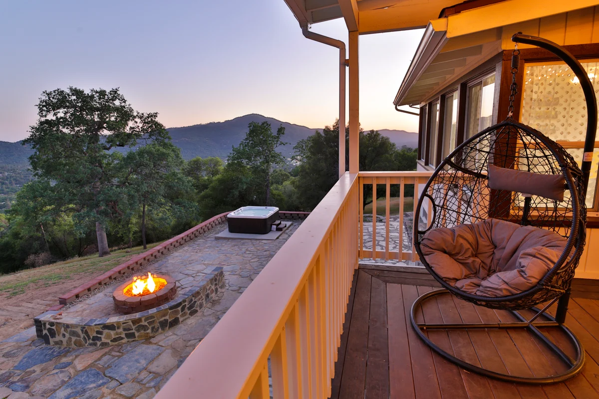 Home in Oakhurst property photo 2