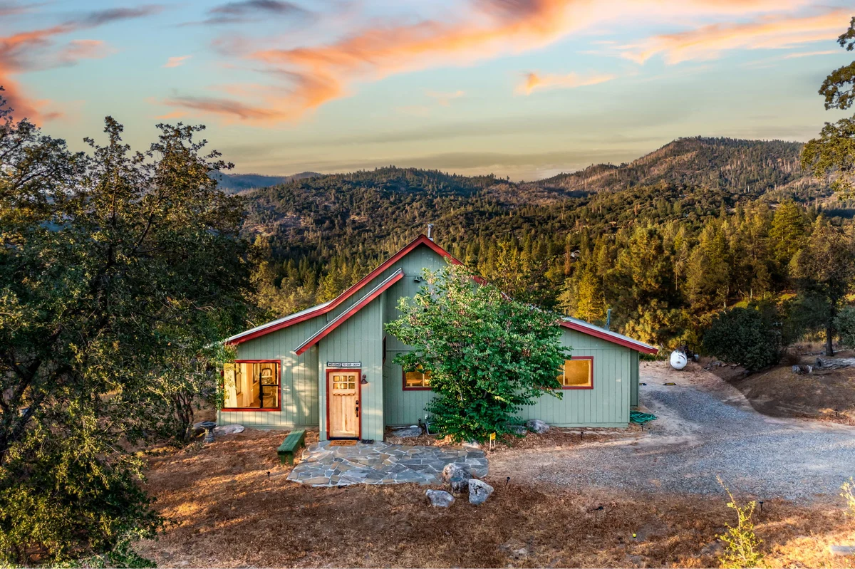 Home in Oakhurst property photo 3