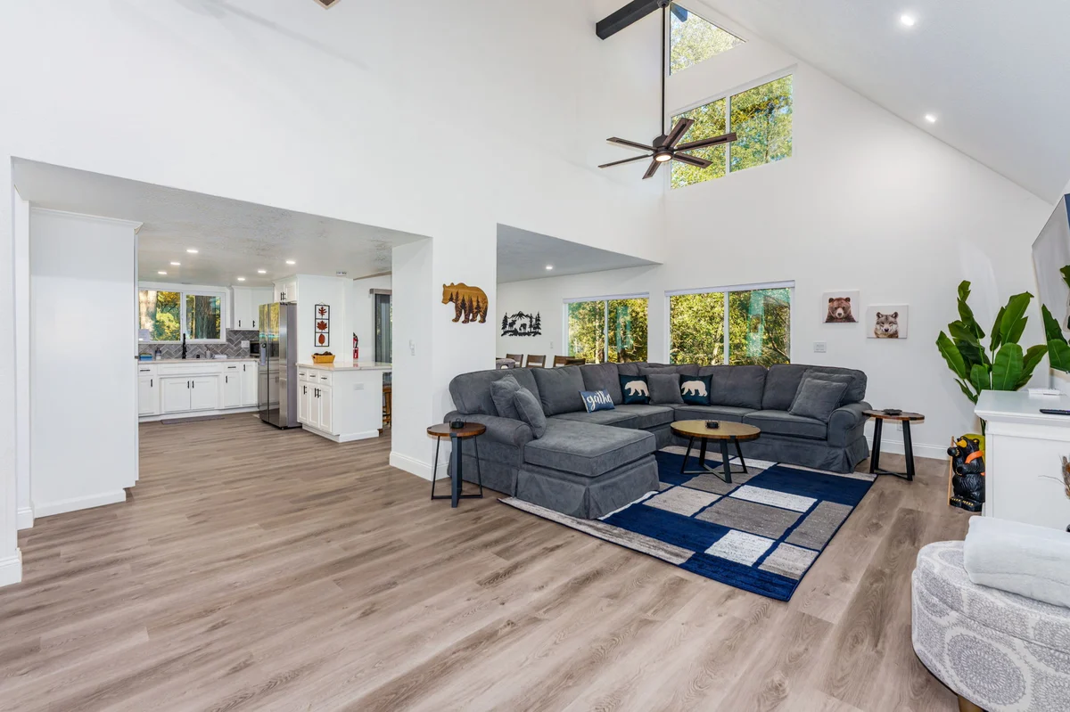 Home in Oakhurst property photo 4