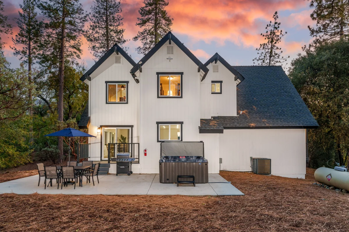 Home in Oakhurst property photo 3
