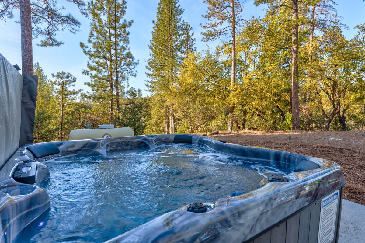 Home in Oakhurst property photo 2
