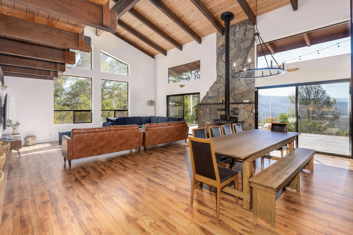 Home in Oakhurst property photo 2