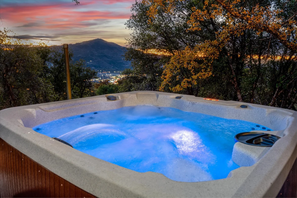 Home in Oakhurst property photo 2
