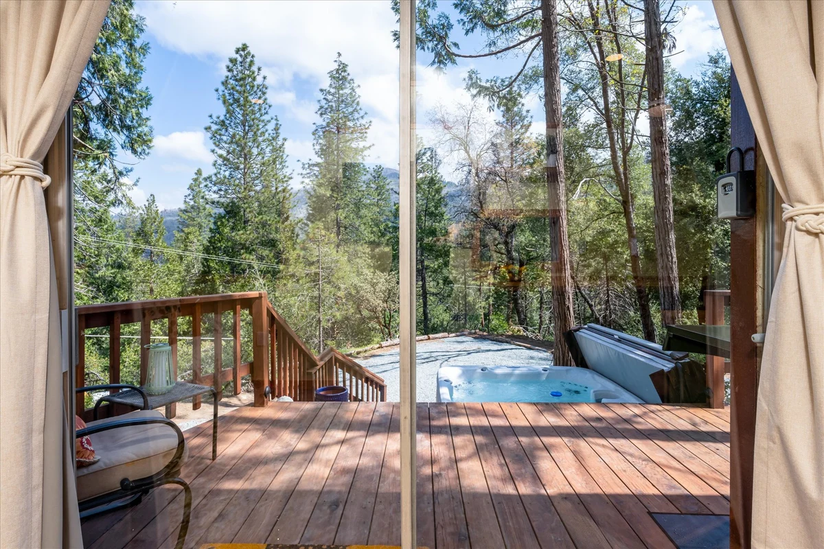 Home in Oakhurst property photo 5