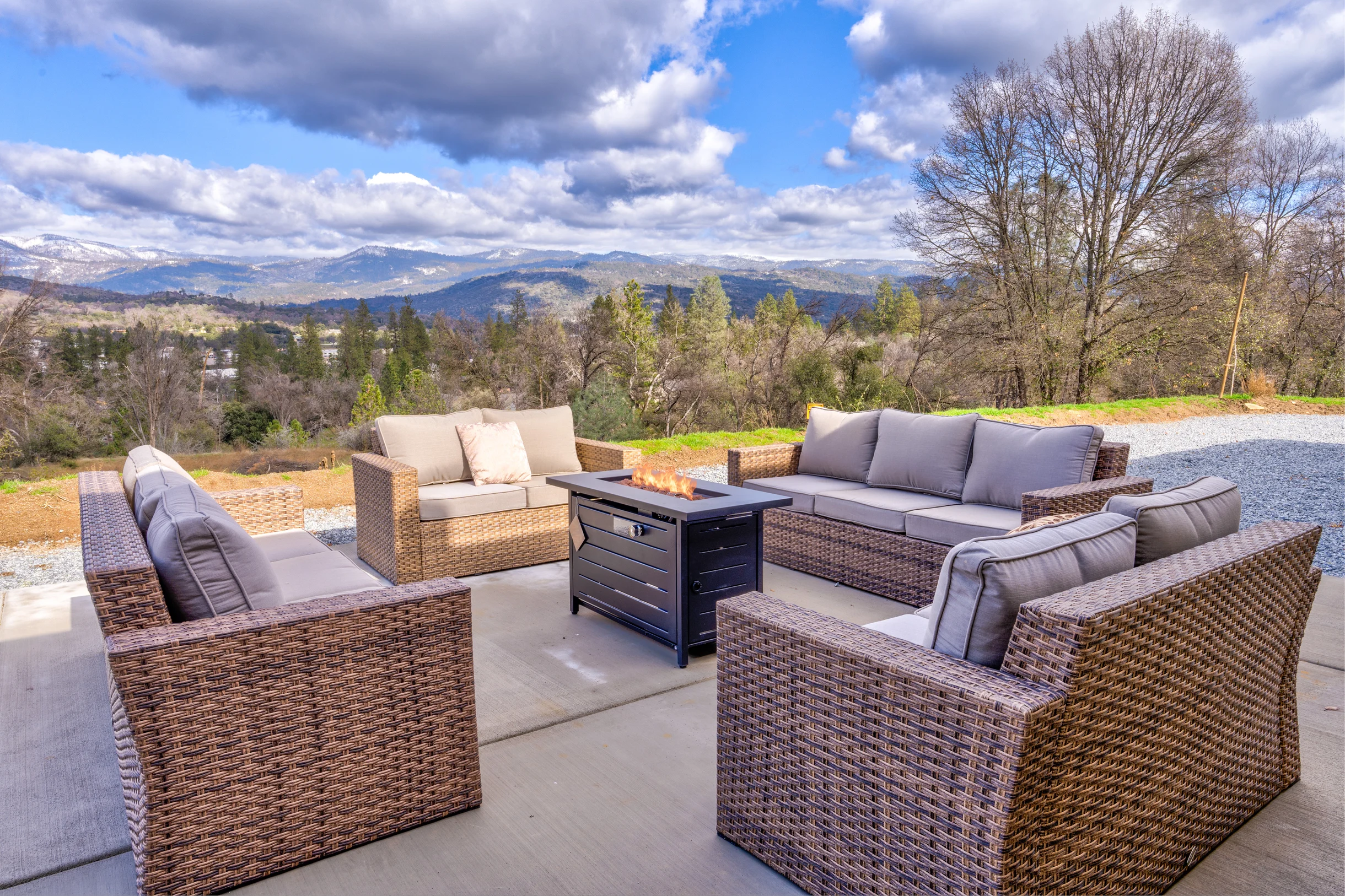 Home in Oakhurst property photo 3