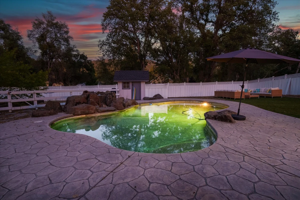 Home in Oakhurst property photo 2