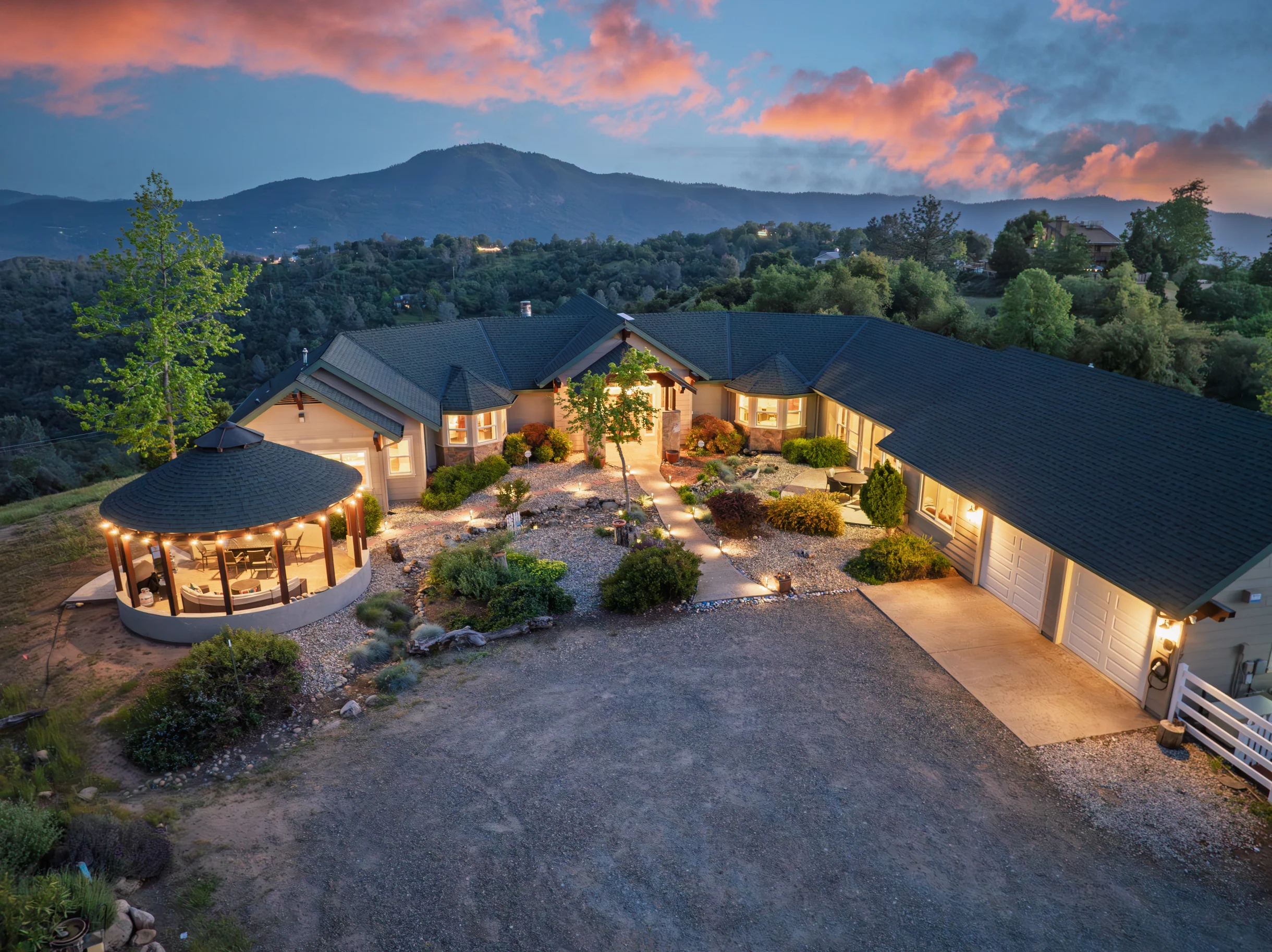 Home in Oakhurst property photo 1