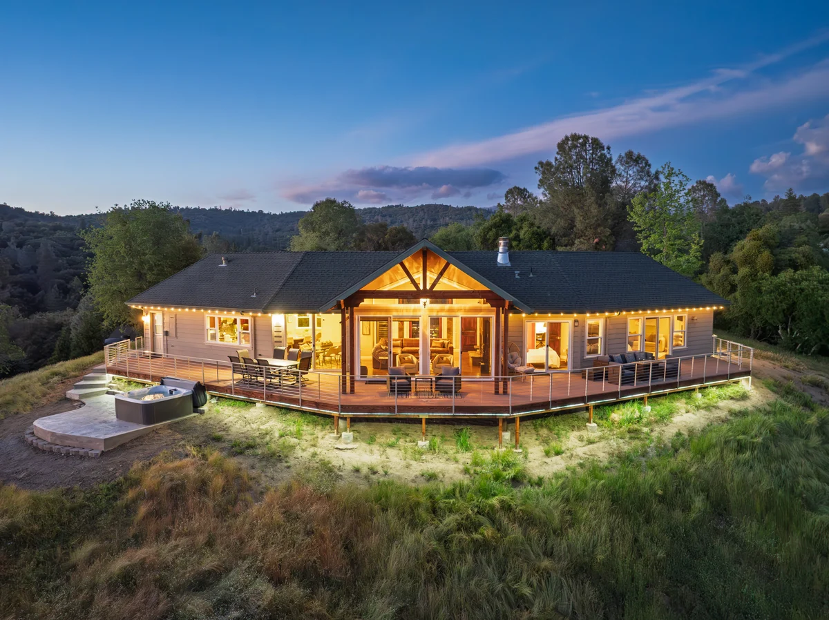 Home in Oakhurst property photo 5