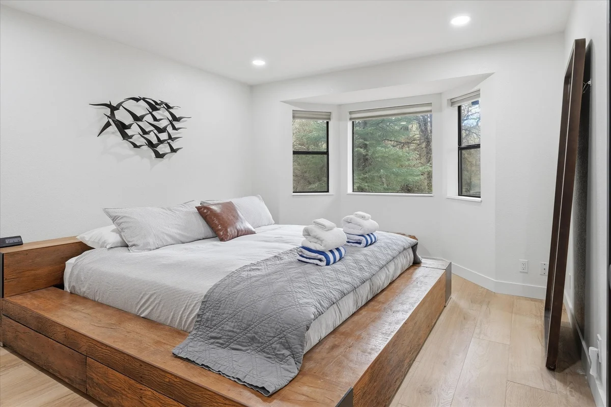 Bedroom 1 image 1