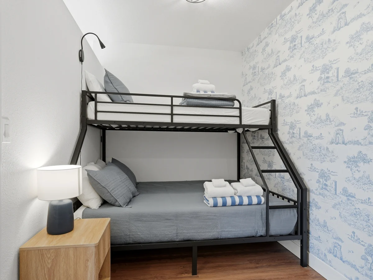 Bedroom 4 image 1