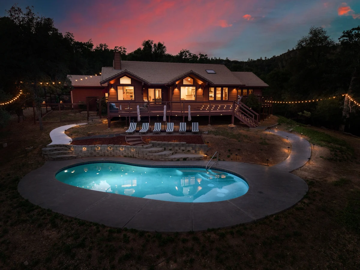 Home in Oakhurst property photo 2