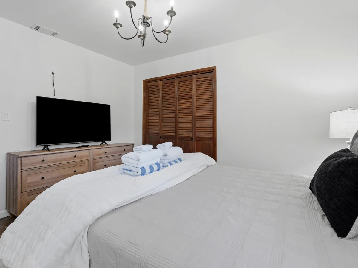 Bedroom 1 image 1
