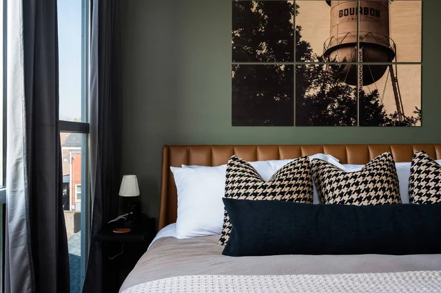 BEDROOM image 1