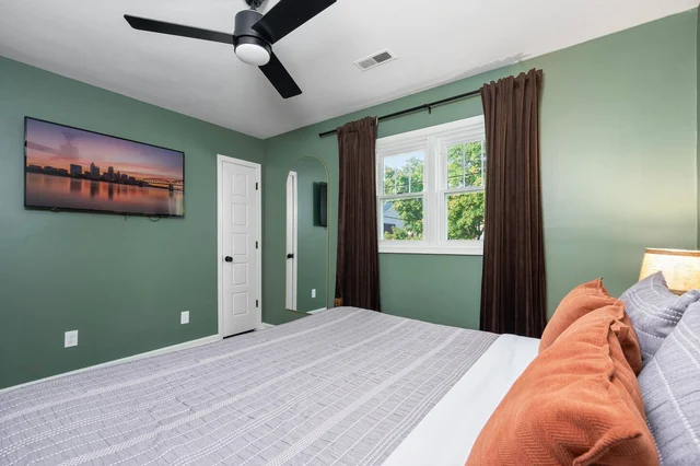 BEDROOM image 1